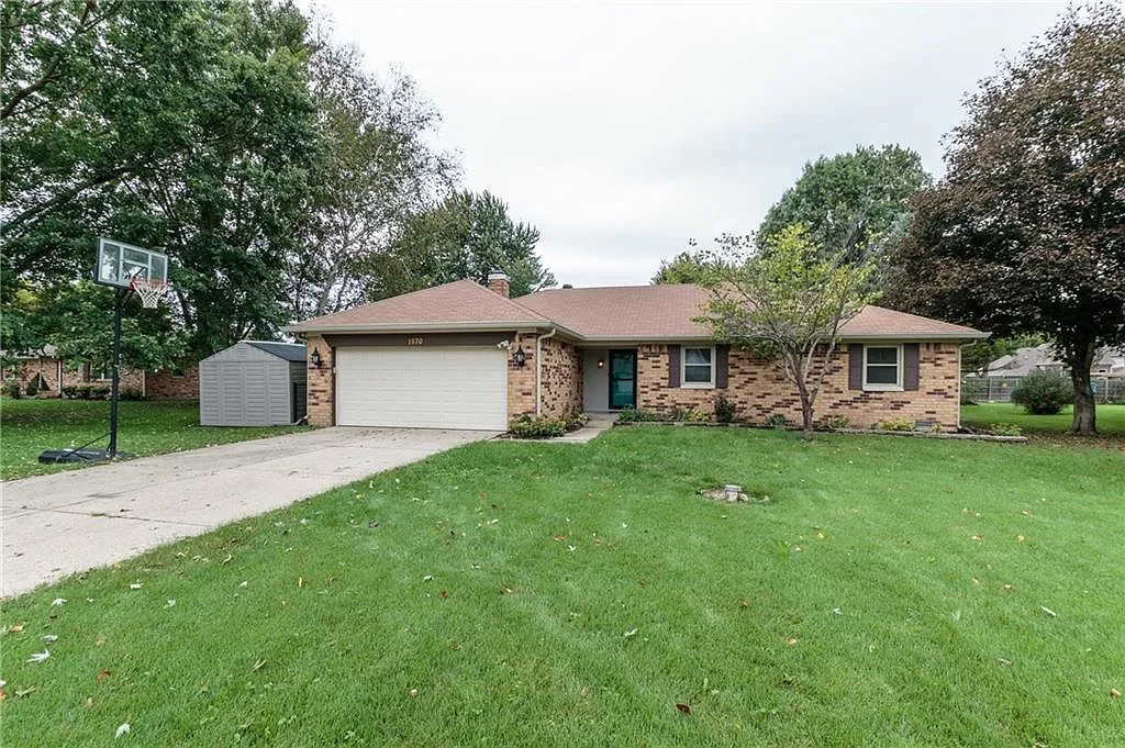 1570 Locust Ln photo 1