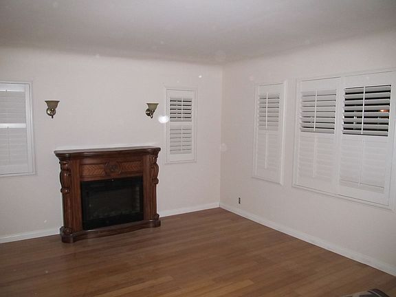 4th image of 2053 W 76th St