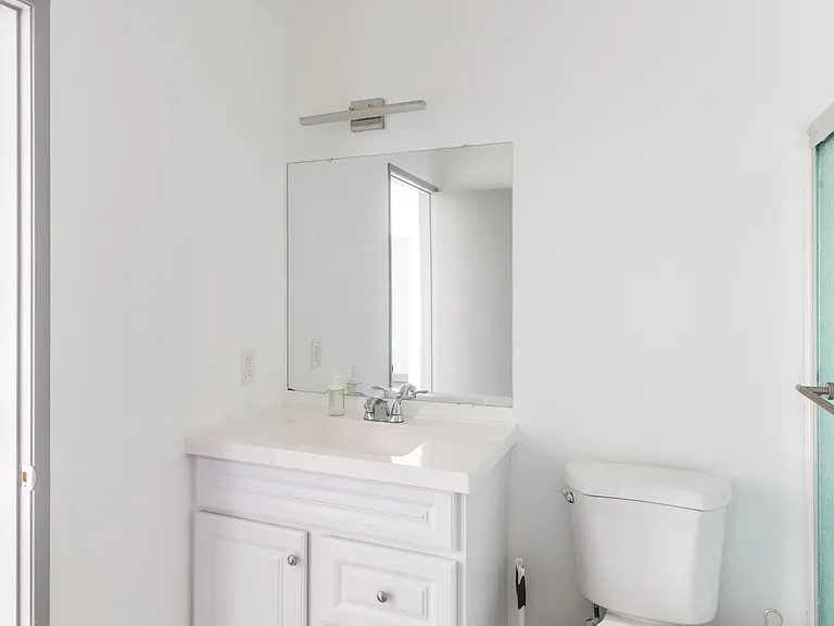 589 N Garfield Ave #B — Photo 19