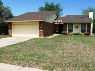 709 Royal Ln, Yukon, OK 73099