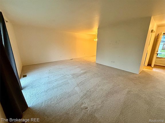 5th image of 37830 Erna Dr