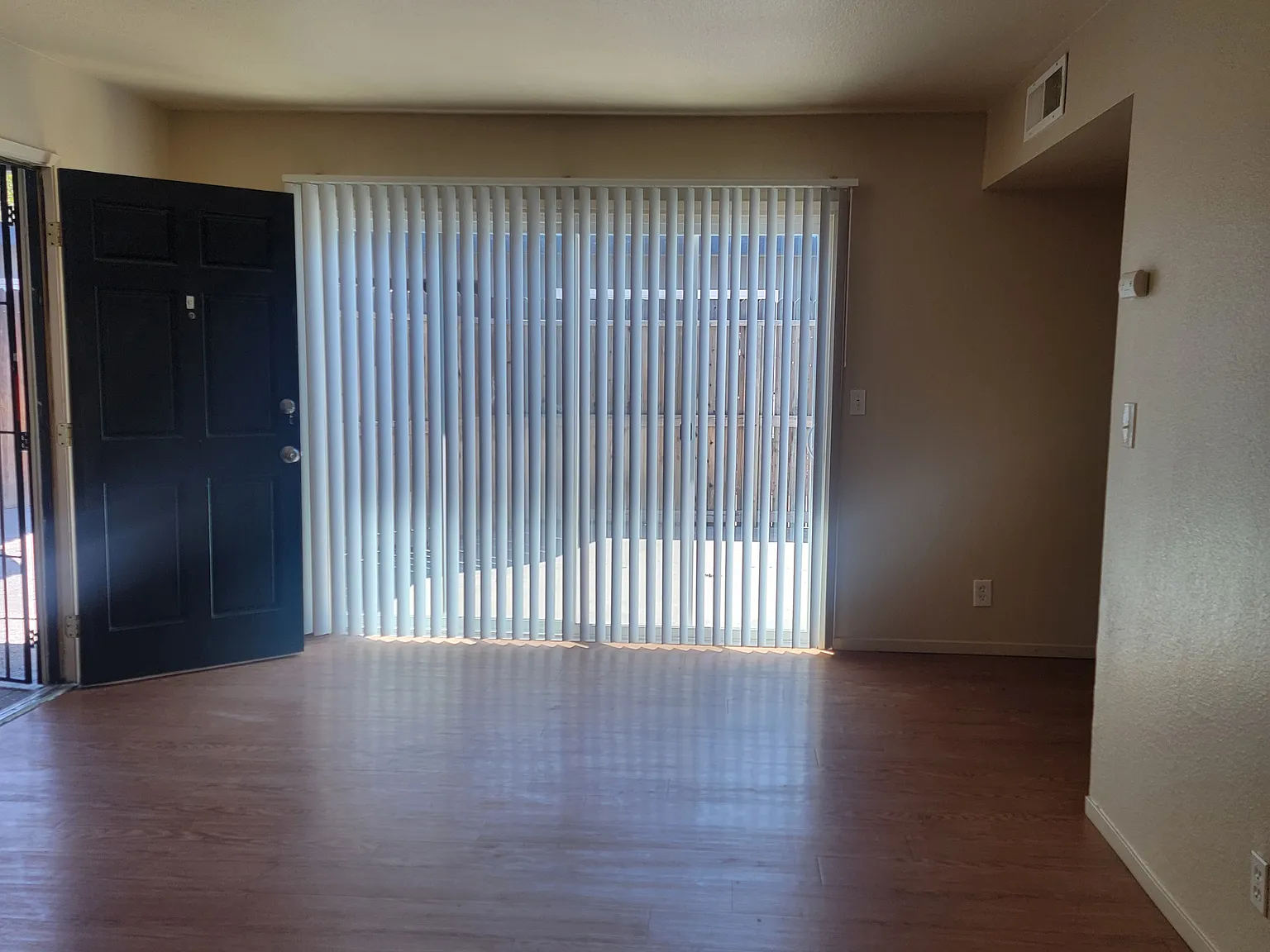 2 bed, 900 sqft, $1,550 — Photo 2