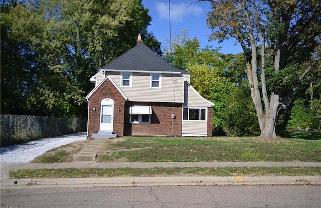 1st image of 624 Fernwood Dr