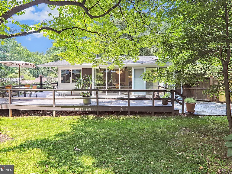 3945 Rickover Rd — Photo 28