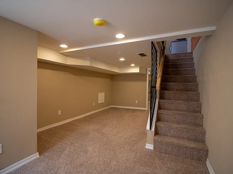 2515 Ingersoll St — Photo 23