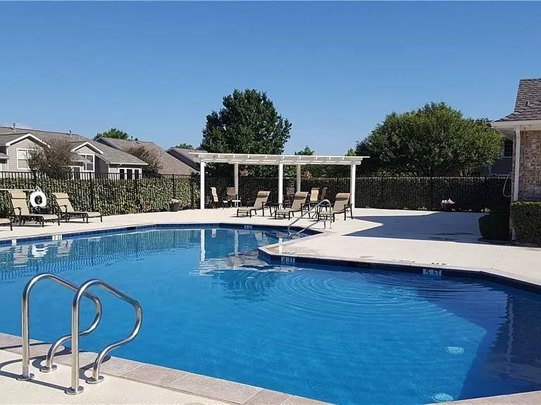 9857 Castlewood Dr — Photo 15