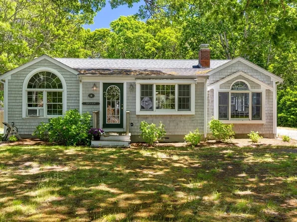 6 Parkwood Ct, South Yarmouth, MA 02664