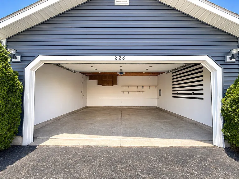 828 Huron Ct — Photo 18