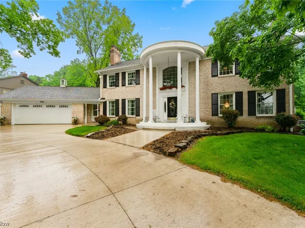 7395 Christopher Dr, Youngstown, OH 44514