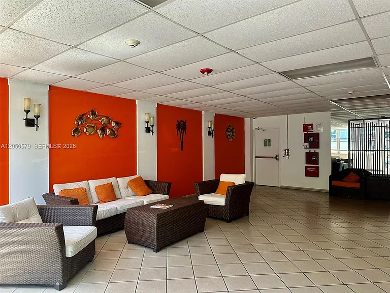 524 Washington Ave #208 — Photo 4