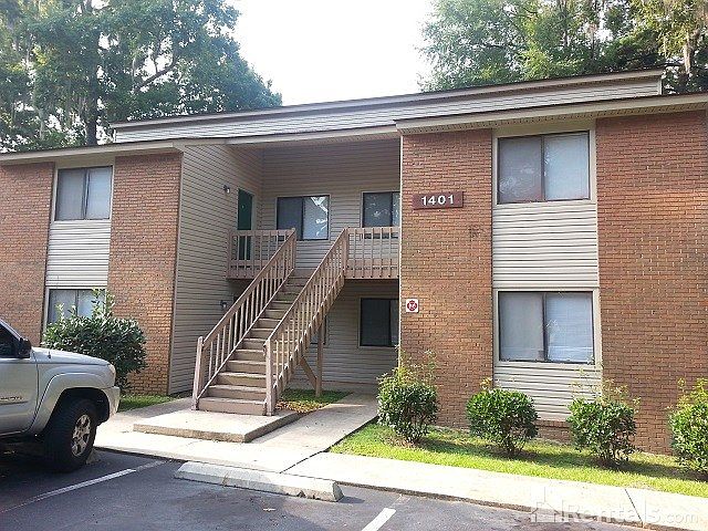 1st image of 1401 Willow Bend Way APT B