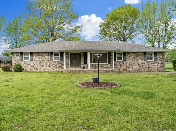 900 E Auburn Drive, Ash Grove, MO 65604