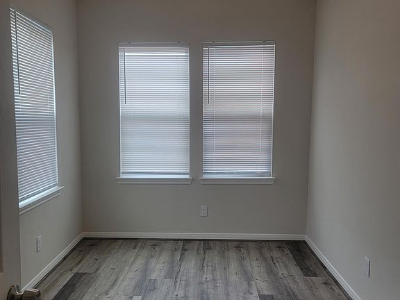 4th image of 4313 Harrisburg Blvd #3