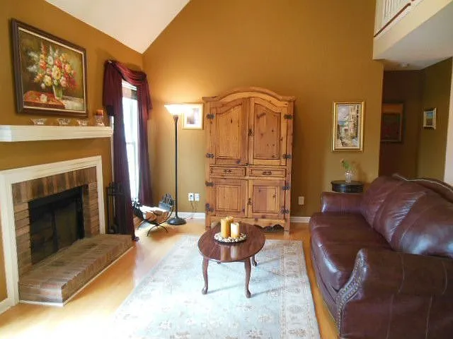 605 Westchester Pl photo 1