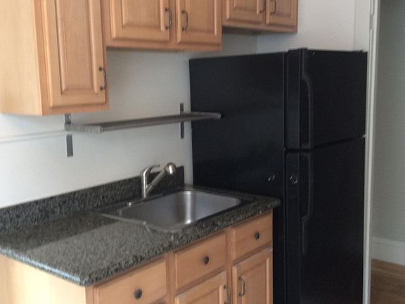 5th image of 1010 Fell St APT 1