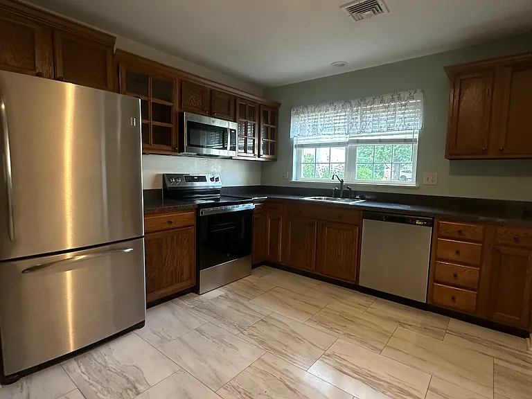 609 Cambridge Ct — Photo 16