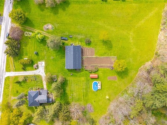 3rd image of 988 Ireland Rd