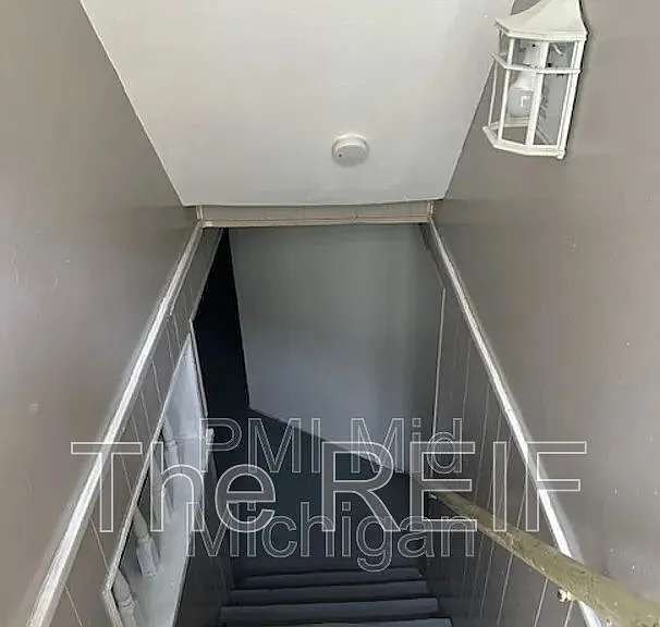 813 Alvord Ave — Photo 15