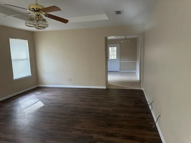 2527 Westminster Dr — Photo 5