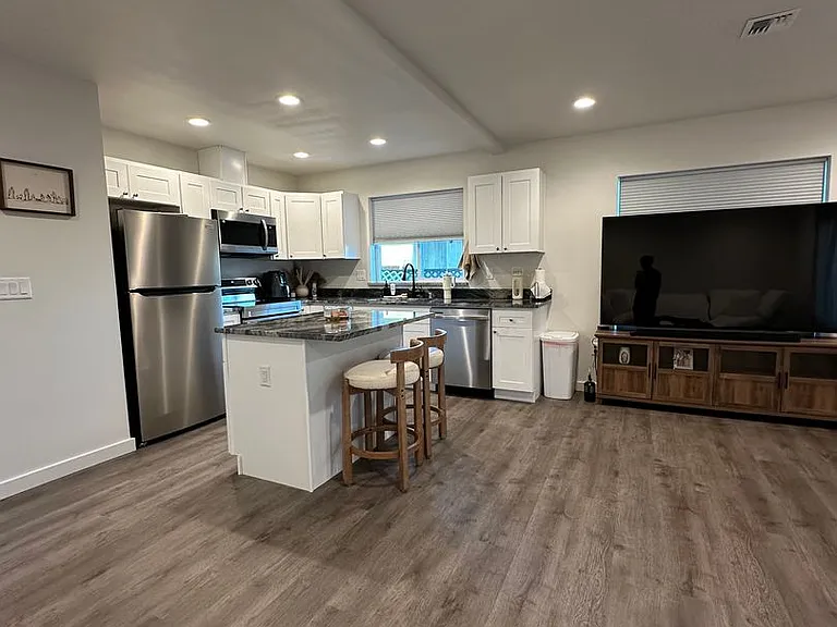 527 S Canterbury Ln — Photo 3