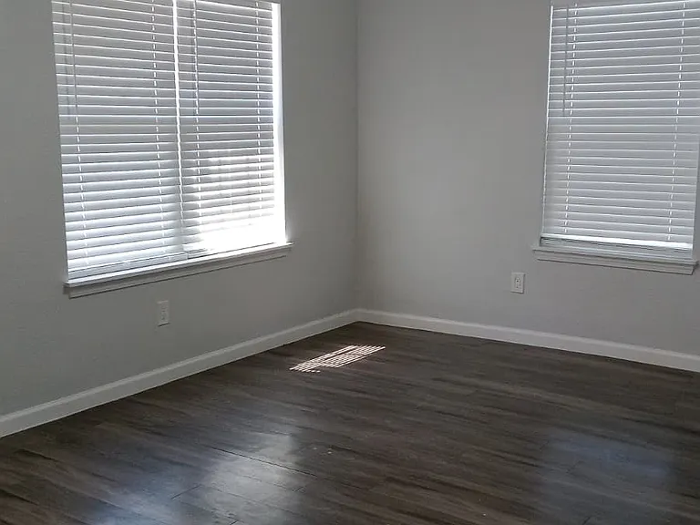 1805 Burnet St — Photo 3