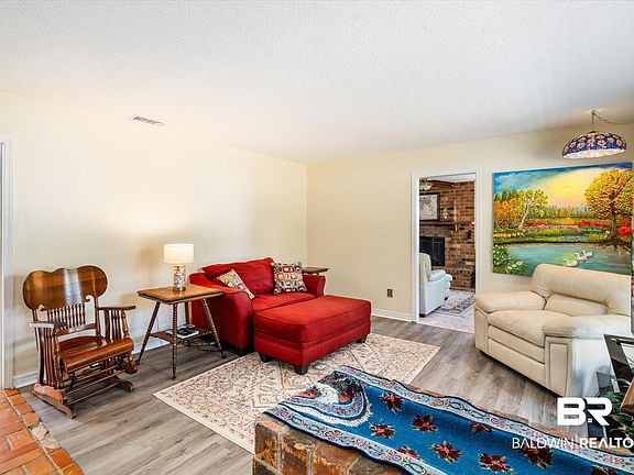 3rd image of 1112 Caroline Ave