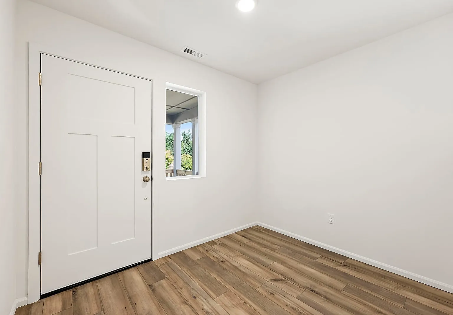 6 bed, 2745 sqft, $3,445 — Photo 2