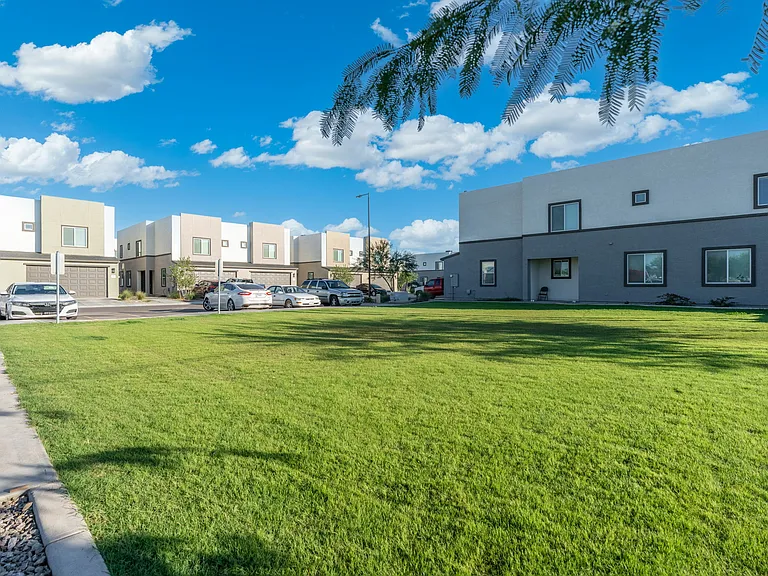 Raymond Place Townhomes — Photo 16