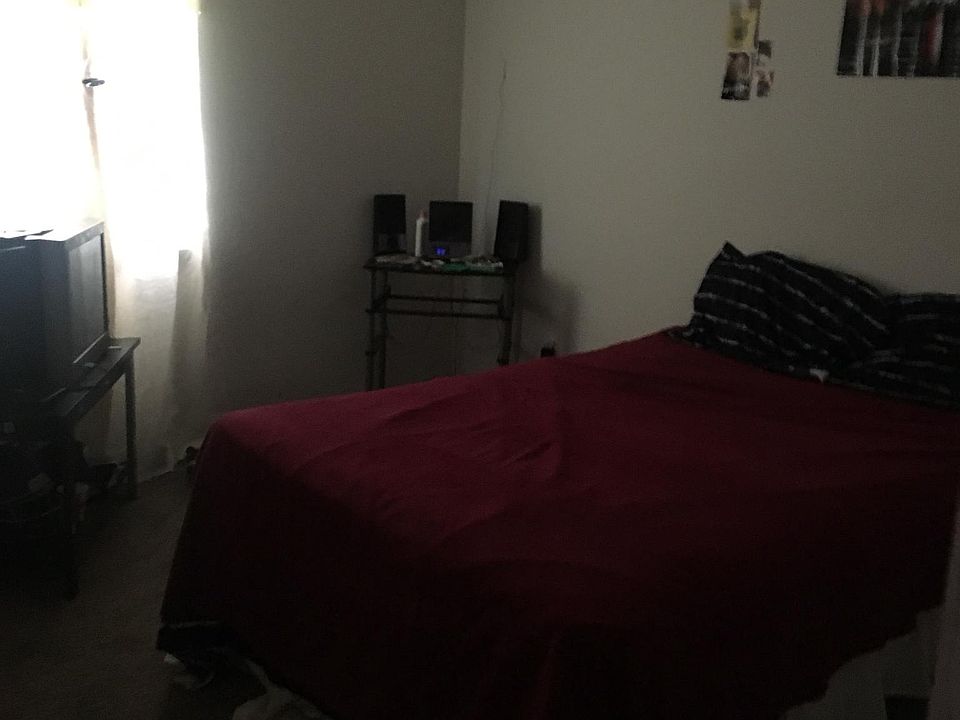 2nd image of 152 Essex Ct