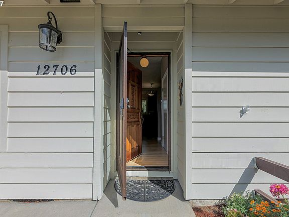 3rd image of 12706 NE 11th St