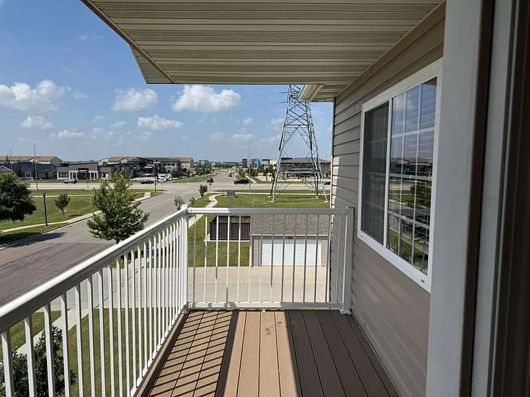 Maple Creek 3 Bed 2 Bath 1350 sq ft Balcony