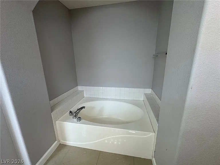 9505 Perennial View Ave — Photo 13