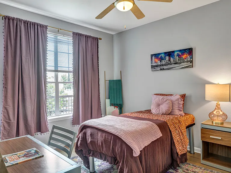 The Quarters Sterling House (Student Housing - Rent by the Bed) — Photo 61
