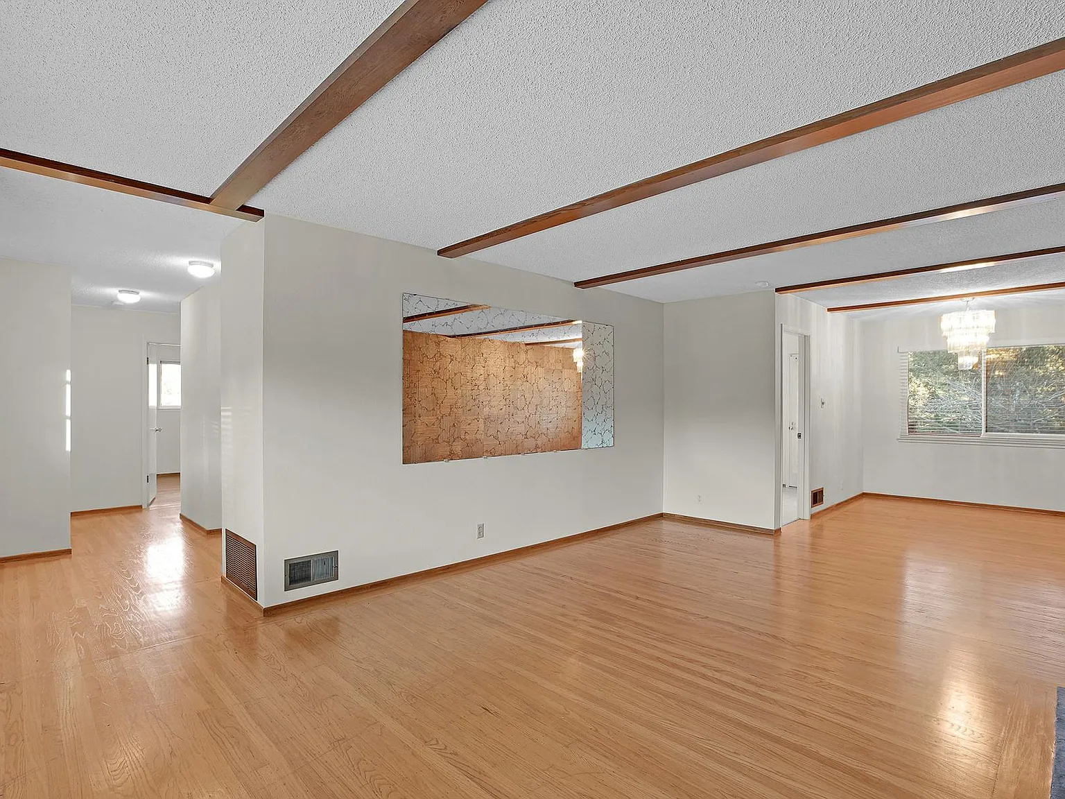 3 bed, 1360 sqft, $5,200 — Photo 3