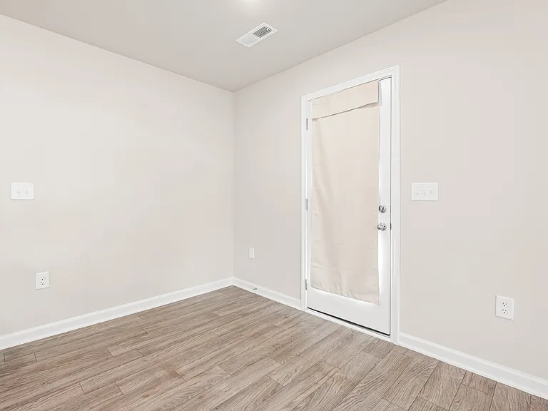 140 Lillian Ln — Photo 13