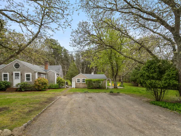 19 Oakdale Dr, Edgartown, MA 02539