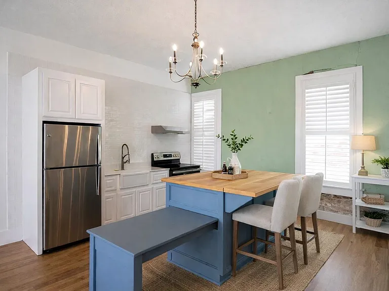 211 E Milam St #A — Photo 7