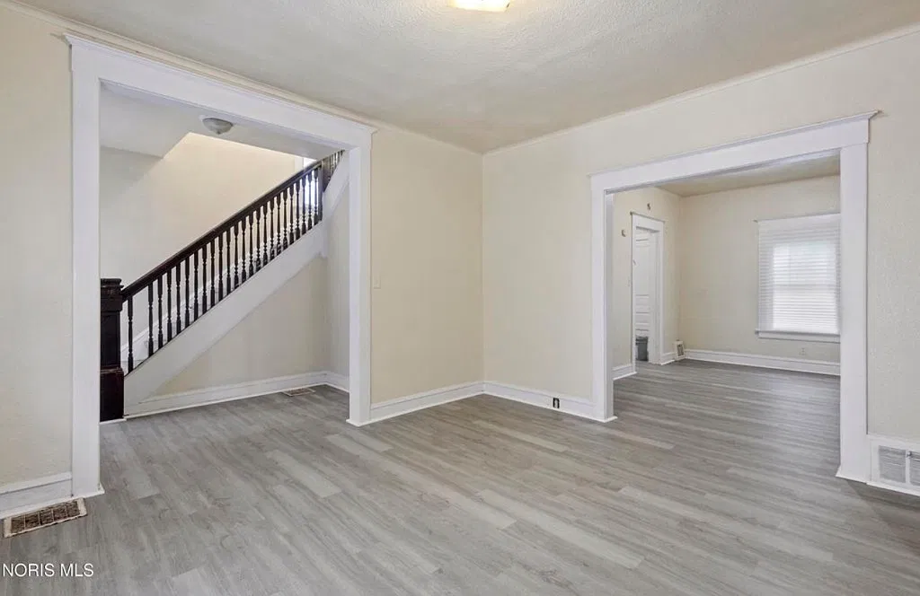 Charming 3-Bed Single Family in Toledo — Photo 3