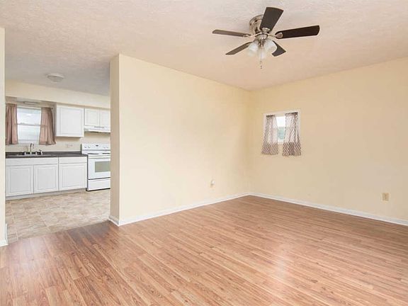 4th image of 639 Windsor Way