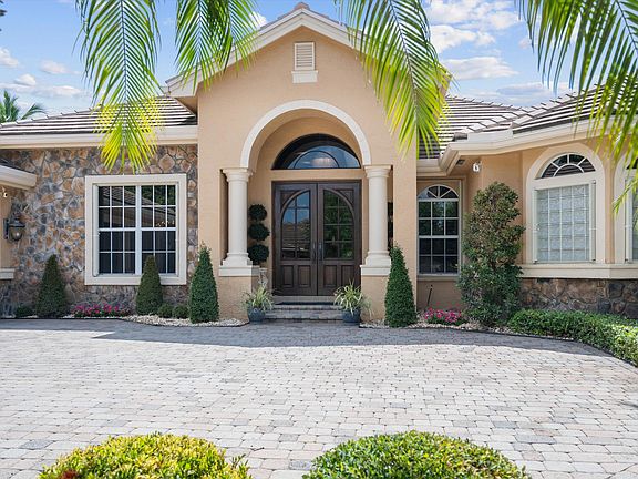 4th image of 10758 Versailles Boulevard