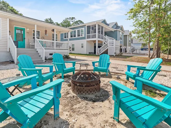 316 NE 52nd Street, Oak Island, NC 28465