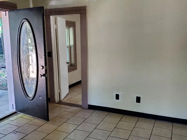 1516 N Atlanta Ct — Photo 4