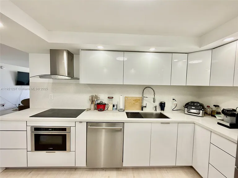 3140 S Ocean Dr #512 — Photo 9