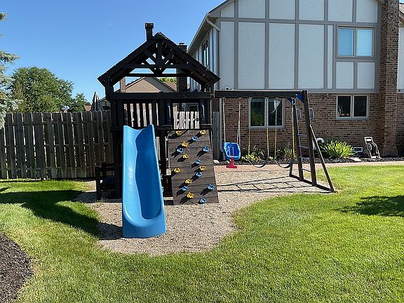 5th image of 54813 Sherwood Ln
