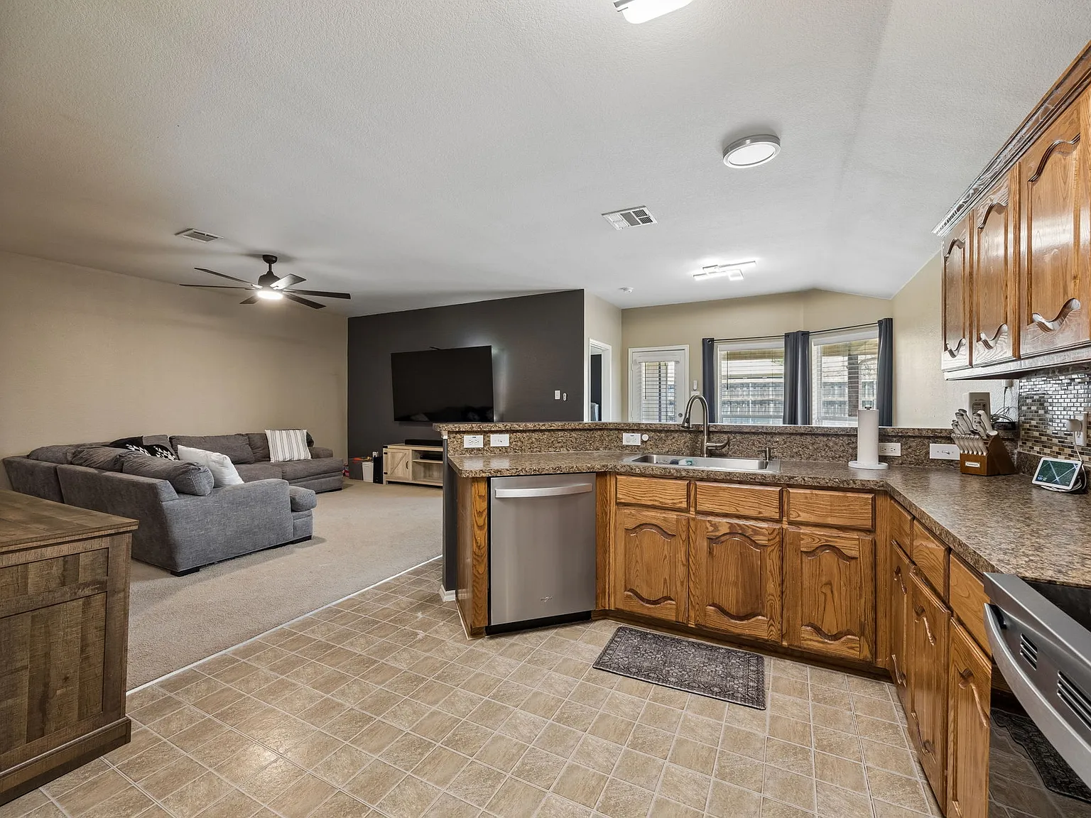 3 bed, 1633 sqft, $1,850 — Photo 4