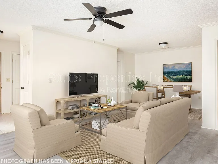 Creekside Apartments — Photo 11
