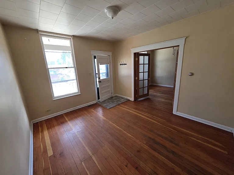 228 E 2nd St — Photo 3