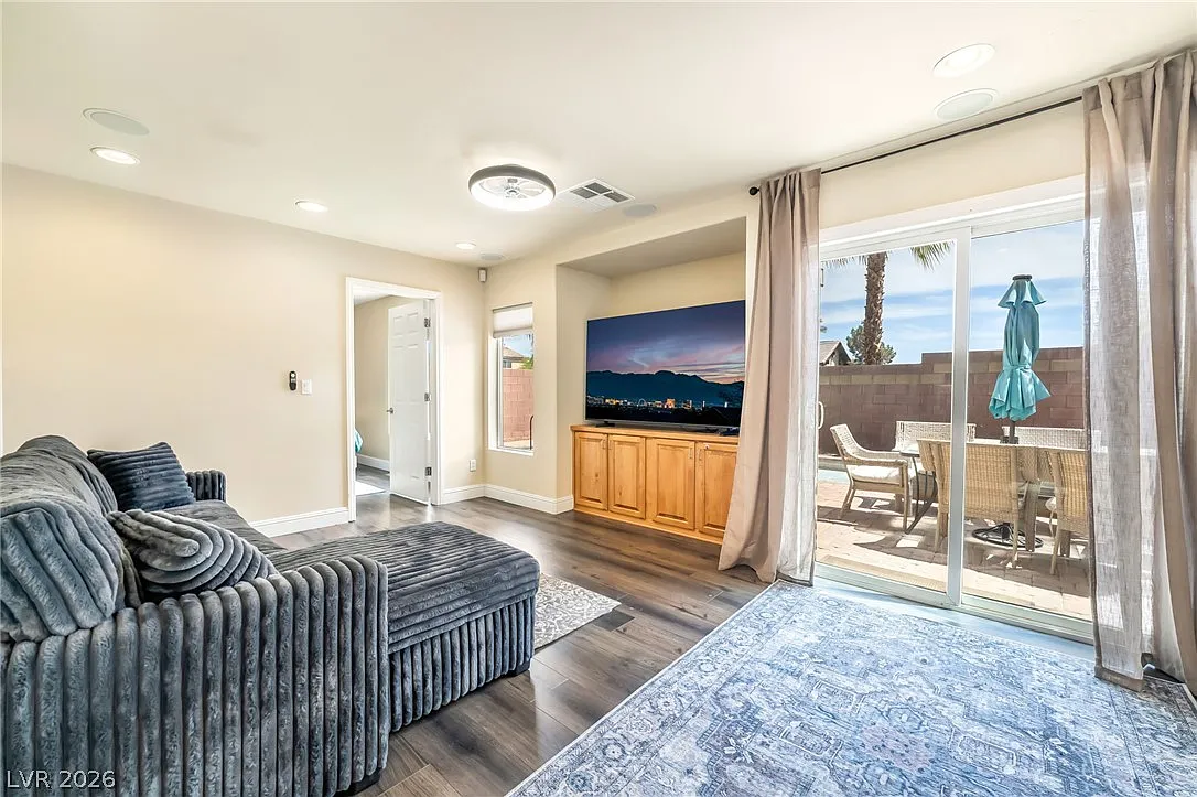 4 bed, 3.5 bath, 2471 sqft, $6,000 — Photo 3