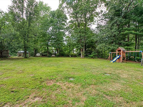 4th image of 30 Edgewood Ln