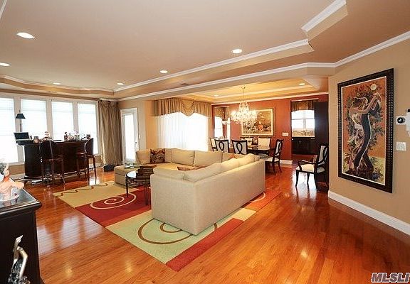 3rd image of 529 Roosevelt Way #19304